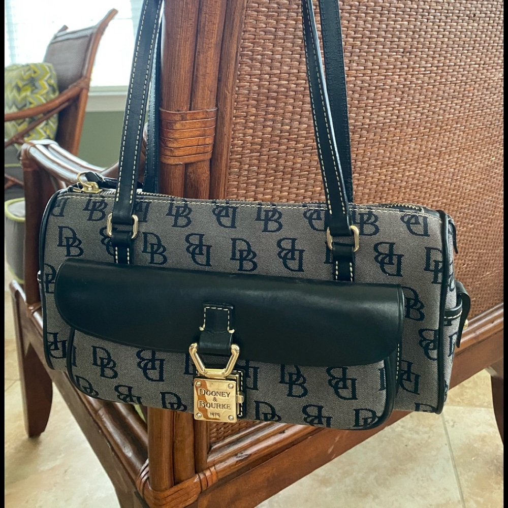 Dooney and Bourke Monogram Purse ❤️❤️🔥